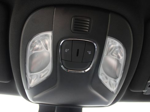 Certified 2025 Jeep Compass Limited AWD/4WD image 17