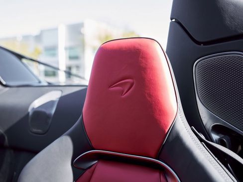 Used 2025 McLaren Artura Spider image 43