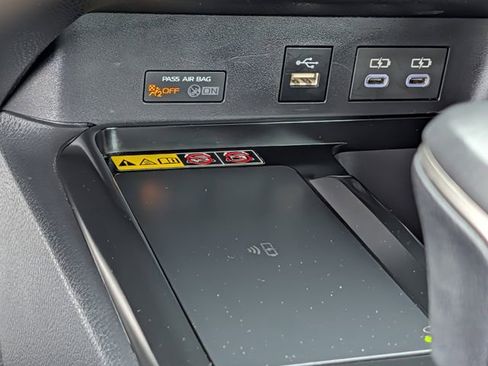 Used 2025 Toyota Camry SE FWD image 16