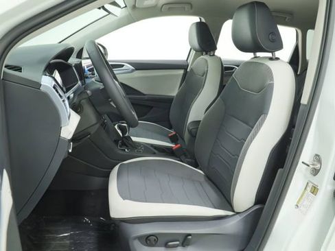 New 2026 Volkswagen Taos SE FWD image 30