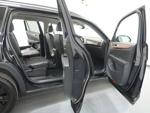 Used 2024 Volkswagen Atlas SE AWD/4WD image 29