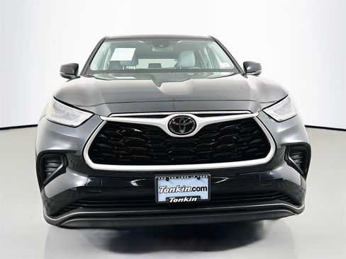 Certified 2023 Toyota Highlander L image 2