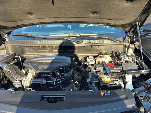 Certified 2025 Cadillac XT6 Premium Luxury image 11