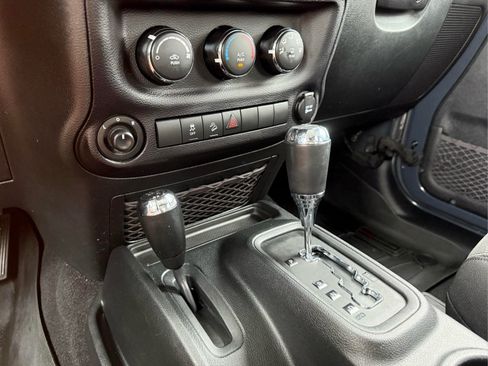Used 2016 Jeep Wrangler Sport w/ Quick Order Package 24S AWD/4WD image 18