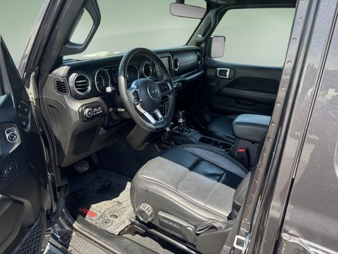 Used 2018 Jeep Wrangler Unlimited Sahara AWD/4WD image 9