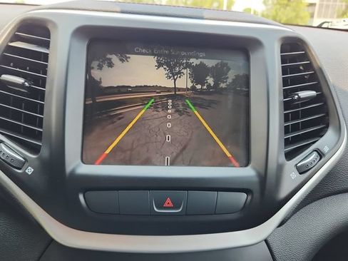 Used 2015 Jeep Cherokee Trailhawk w/ Cold Weather Group AWD/4WD image 29