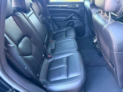 Used 2018 Porsche Cayenne Platinum Edition w/ Premium Package image 15