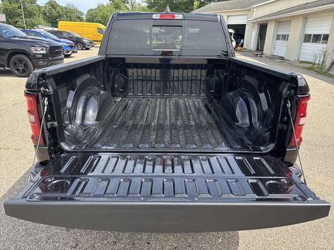 New 2026 RAM 1500 Express AWD/4WD image 4