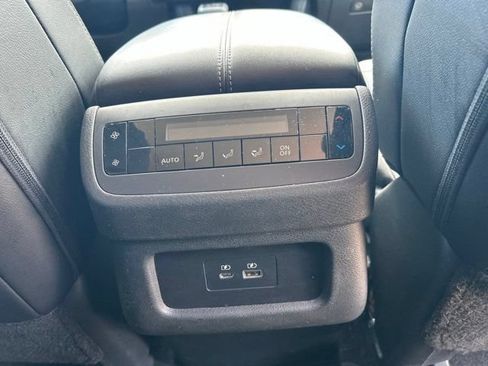 Used 2024 Nissan Pathfinder SL w/ Black Appearance Package AWD/4WD image 16