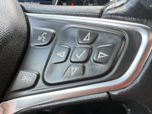 Used 2019 Chevrolet Equinox LT FWD image 15