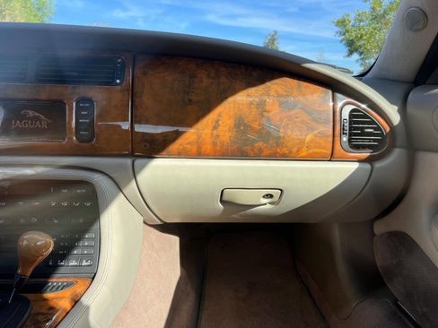 Used 2001 Jaguar XK8 Convertible image 21