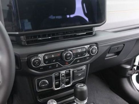 Used 2025 Jeep Wrangler Sahara AWD/4WD image 18