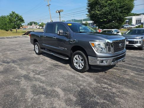 Used 2017 Nissan Titan SV AWD/4WD image 8