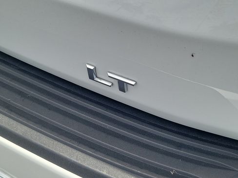 Used 2024 Chevrolet Suburban LT w/ Luxury Package RWD image 5