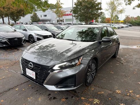 Certified 2023 Nissan Altima 2.5 SV w/ SV Premium Package image 3