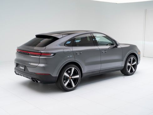 Certified 2025 Porsche Cayenne Coupe image 9
