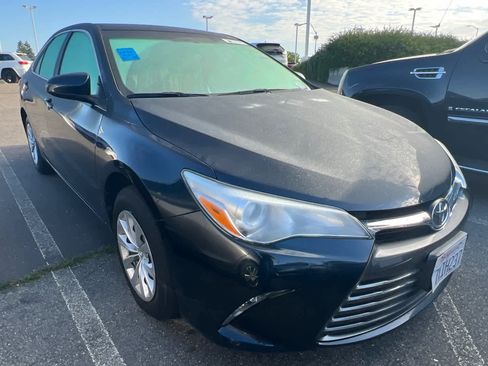 Used 2015 Toyota Camry LE FWD image 3