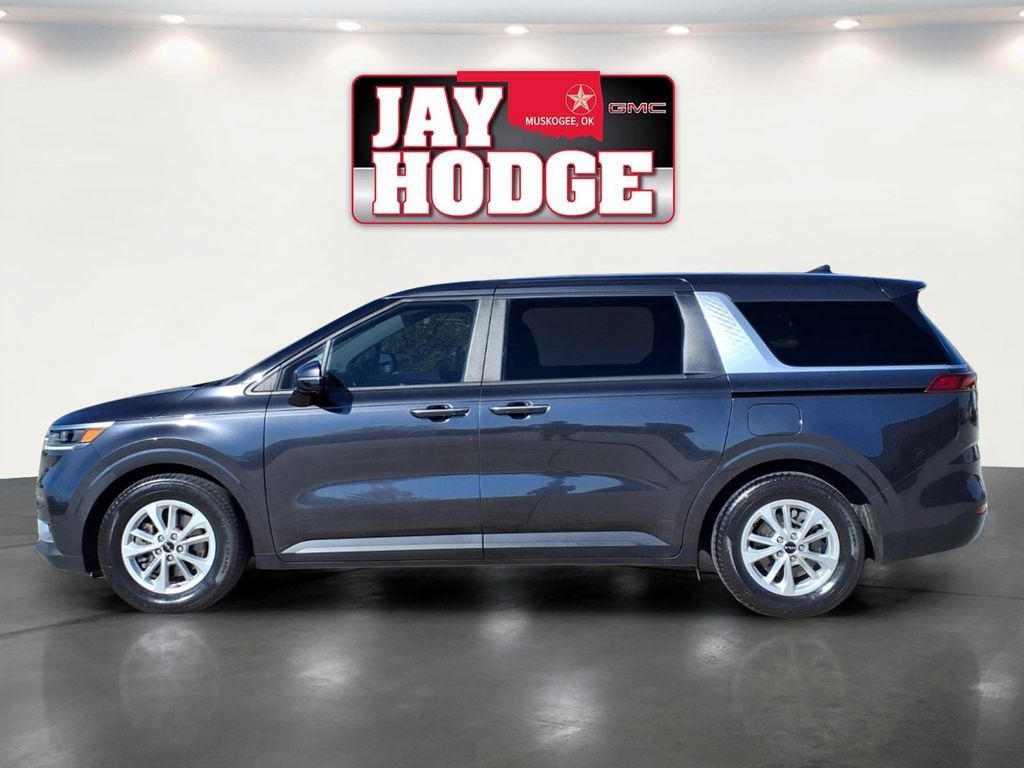 Used 2023 Kia Carnival LX FWD image 8