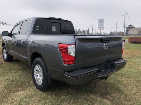 Used 2018 Nissan Titan SV w/ SV Convenience Package image 4