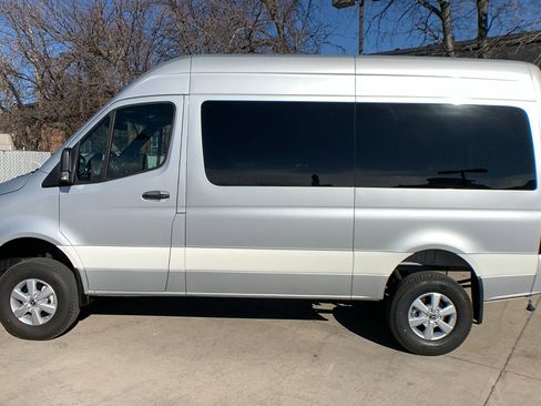 Used 2022 Mercedes-Benz Sprinter 2500 image 2