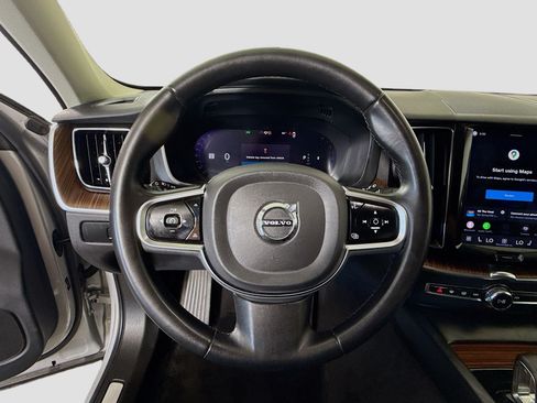 Used 2023 Volvo XC60 B5 Plus FWD image 13