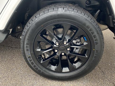 Used 2023 Jeep Wrangler Sahara image 15