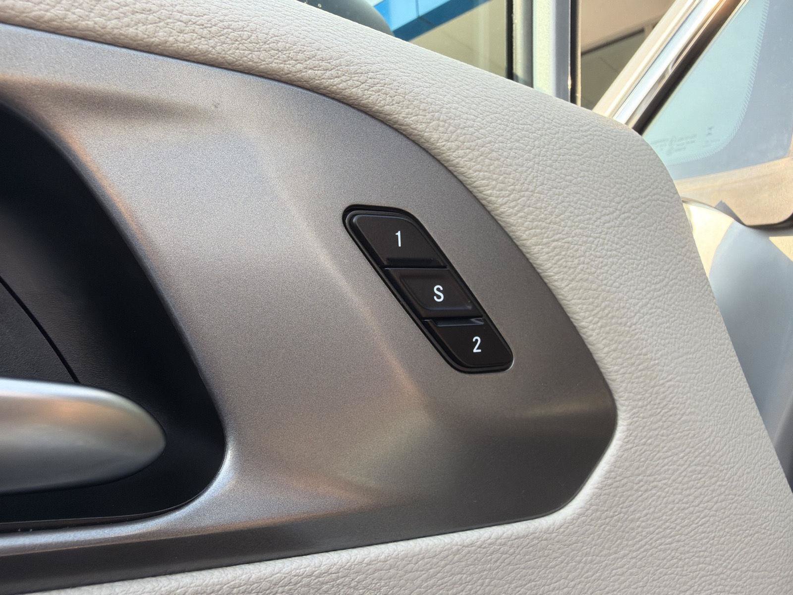 Used 2023 Chrysler Pacifica Touring-L FWD image 15