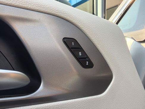 Used 2023 Chrysler Pacifica Touring-L FWD image 15
