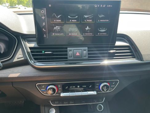 Used 2022 Audi Q5 2.0T Premium Plus w/ Premium Plus Package AWD/4WD image 18