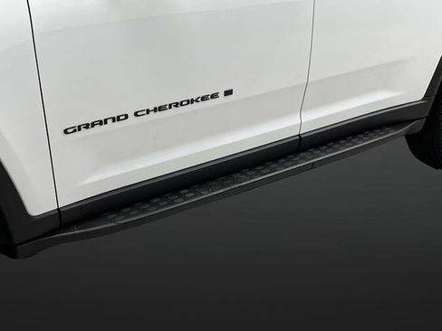 Used 2025 Jeep Grand Cherokee L Limited w/ Luxury Tech Group II image 37