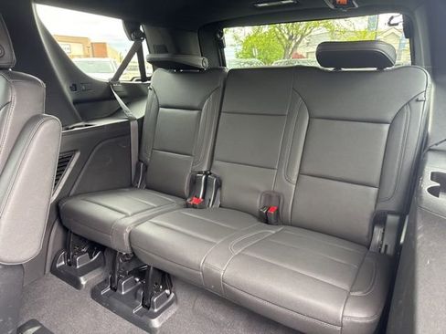 Used 2023 Chevrolet Tahoe Z71 w/ Luxury Package AWD/4WD image 17