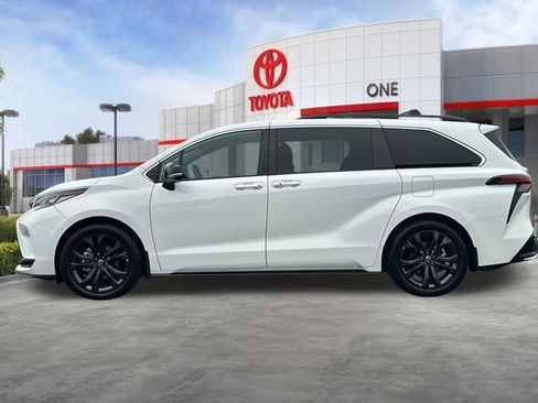 Certified 2024 Toyota Sienna XSE w/ XSE Premium Package FWD image 9