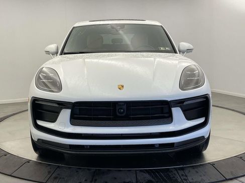 Certified 2025 Porsche Macan AWD/4WD image 10
