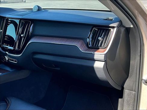 Used 2023 Volvo XC60 T8 Ultimate image 19