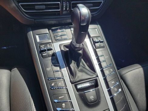 Used 2020 Porsche Macan image 25