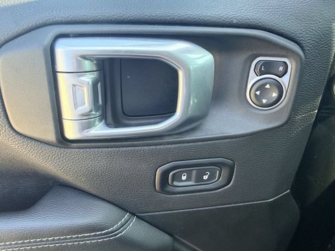 Used 2022 Jeep Gladiator Overland w/ Popular Equipment Package AWD/4WD image 3