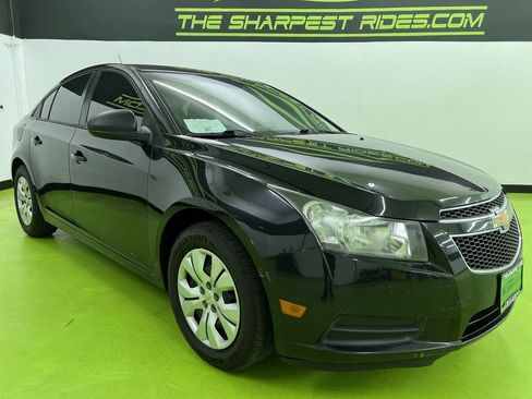 Used 2013 Chevrolet Cruze LS FWD image 2