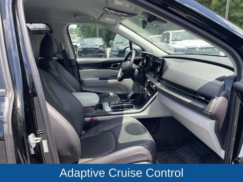 Used 2024 Kia Carnival EX FWD image 15