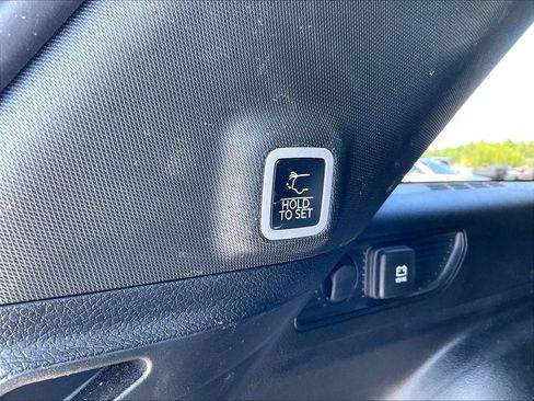 Used 2025 Jeep Grand Cherokee Altitude AWD/4WD image 35