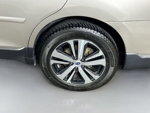 Used 2019 Subaru Outback 2.5i Limited AWD/4WD image 38