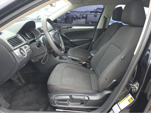 Used 2017 Volkswagen Passat 1.8T S image 8