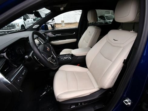 Used 2025 Cadillac XT5 Sportv w/ Technology Package AWD/4WD image 28