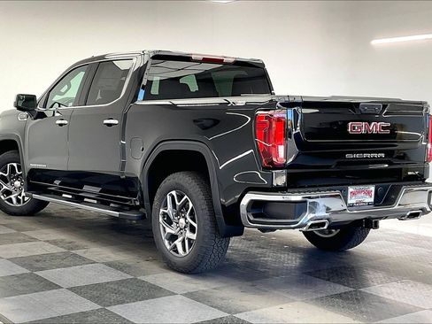 New 2026 GMC Sierra 1500 SLT image 2