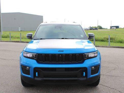 Used 2022 Jeep Grand Cherokee Trailhawk w/ Luxury Tech Group III AWD/4WD image 4