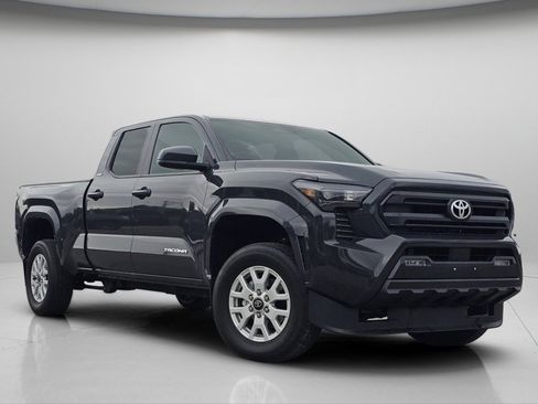 Used 2024 Toyota Tacoma SR5 AWD/4WD image 2