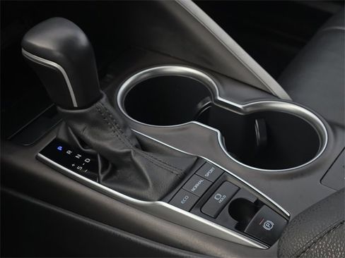 Certified 2021 Toyota Camry XLE image 25