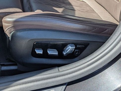 Used 2022 BMW 530i xDrive 530i xDrive w/ Luxury Seating Package image 9