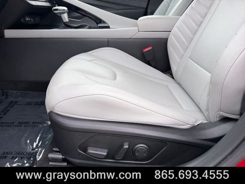 Used 2025 Hyundai Elantra Limited FWD image 11