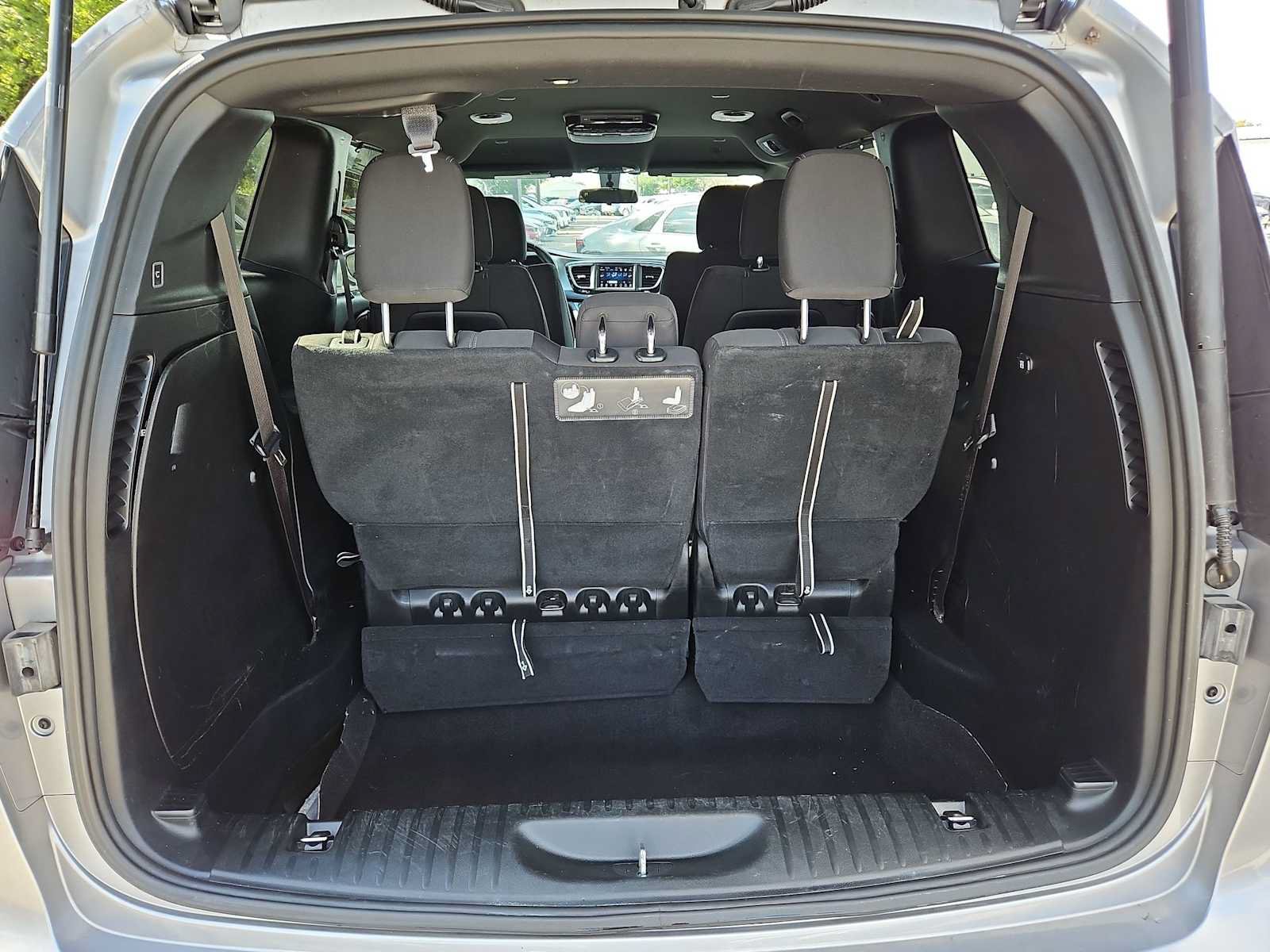 Used 2018 Chrysler Pacifica Touring Plus w/ S Appearance Package FWD image 28