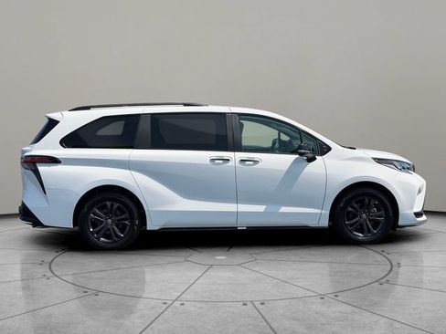 Certified 2025 Toyota Sienna XSE w/ XSE Premium Package AWD/4WD image 7